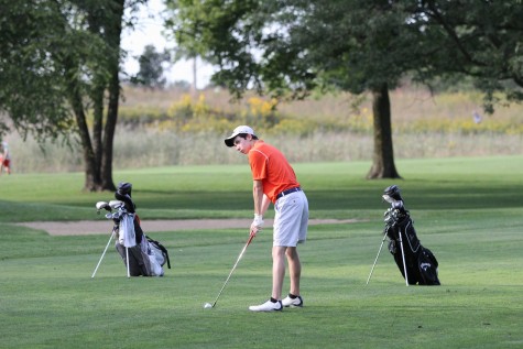 Senior and captain Collin Moody gets ready to tee off.