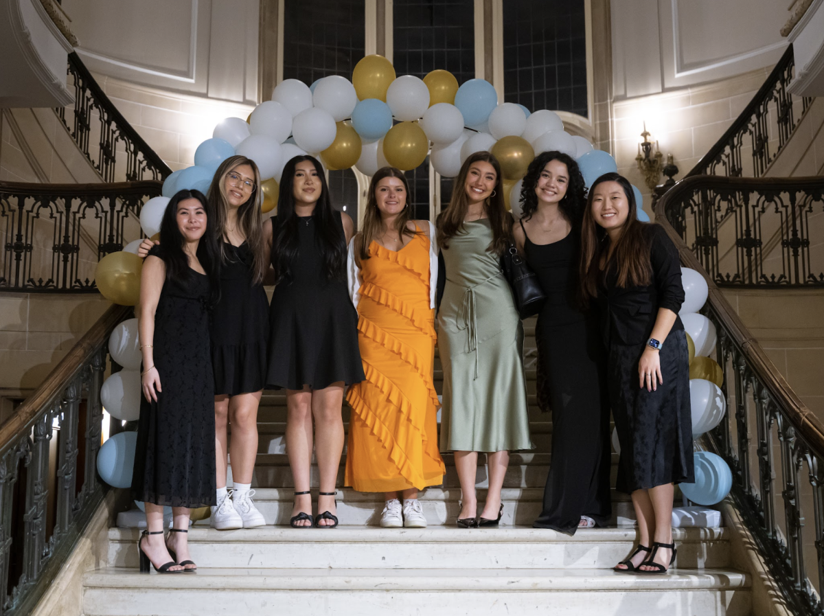 From left: Ysola Sanchez ‘25, Elizabeth Villagomez ‘27, Xitlali Ocote-Arellano ‘25, Bela Bock ‘25, Saige Chaseley ‘25 and Helena Secret ‘26 pose with Breaking Barriers faculty advisor, Angela Zhou (right).