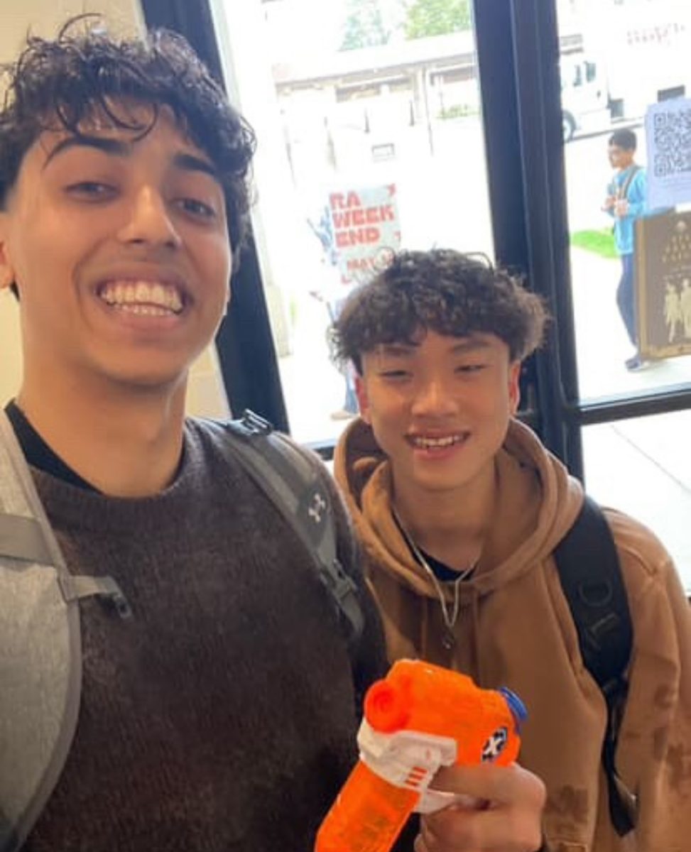 Mekeal Mian ’25 eliminates Bao Tran ’25.