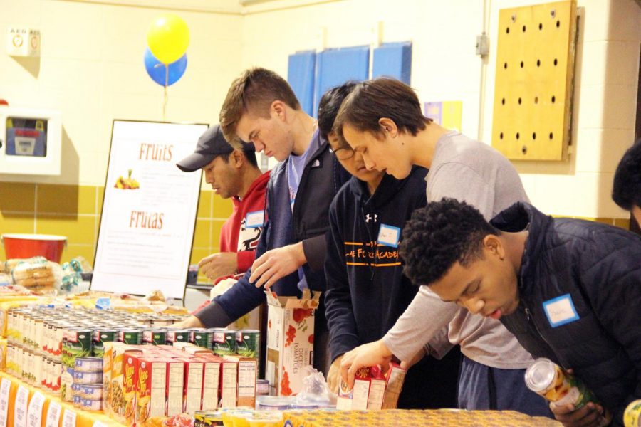 Lake Forest Academy helping set food on the table.
Photo Courtesy of smugmug 