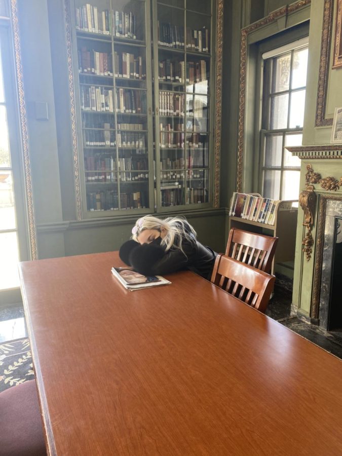 " Senior Aylin Tepe '22 naps in Poetry Room"