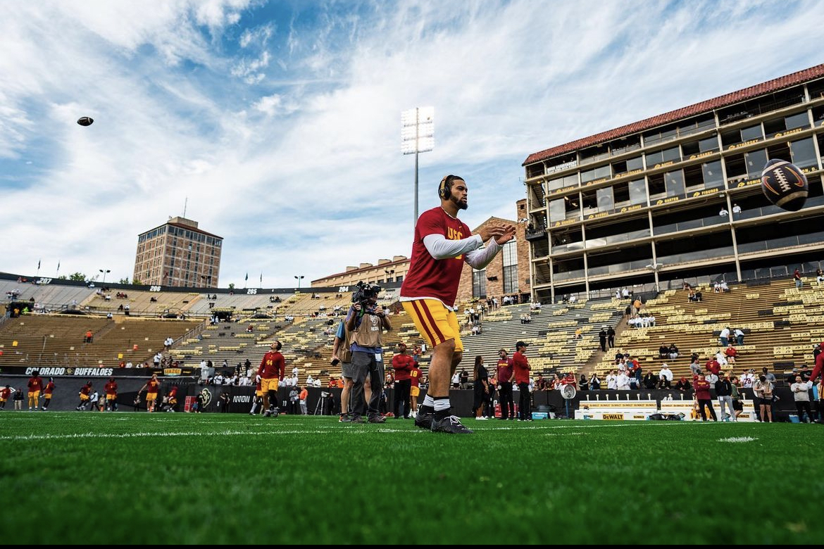 USC #13 Caleb Williams prepares for the game.