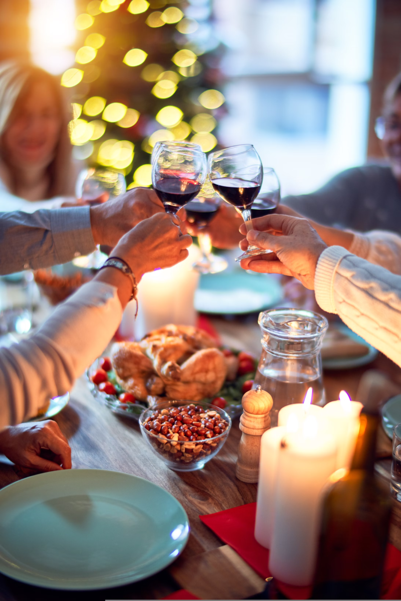 An illustration of a family enjoying a thanksgiving dinner.