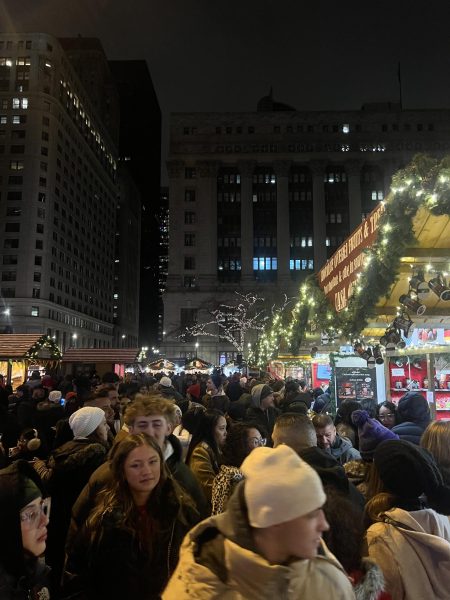 People gather in Daley Center moments before the shooting.