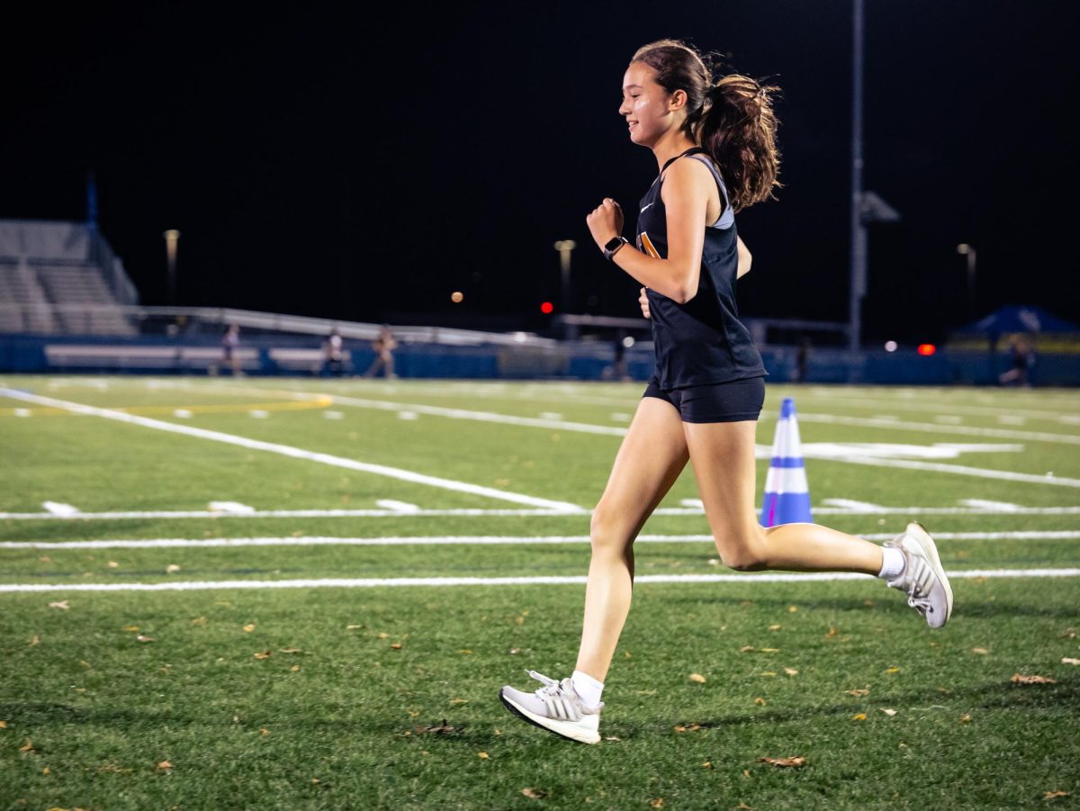 Samantha Lee ‘29 runs in the Lake Forest Lights Out Invitational.