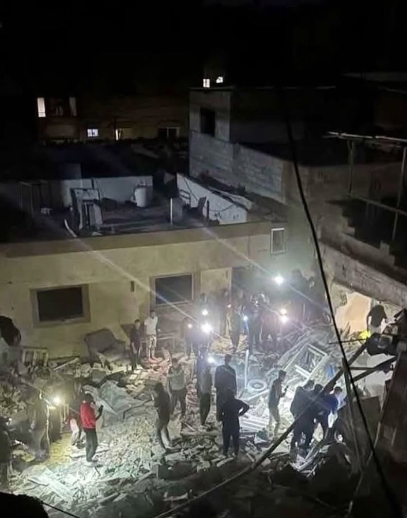 Citizens search through a destroyed house. (Courtesy of @freehour_malta on Instagram)