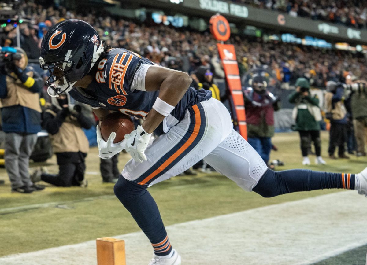 Chicago Bears wide receiver Jahdae Walker catches a touchdown pass against the Green Bay Packers to force overtime.